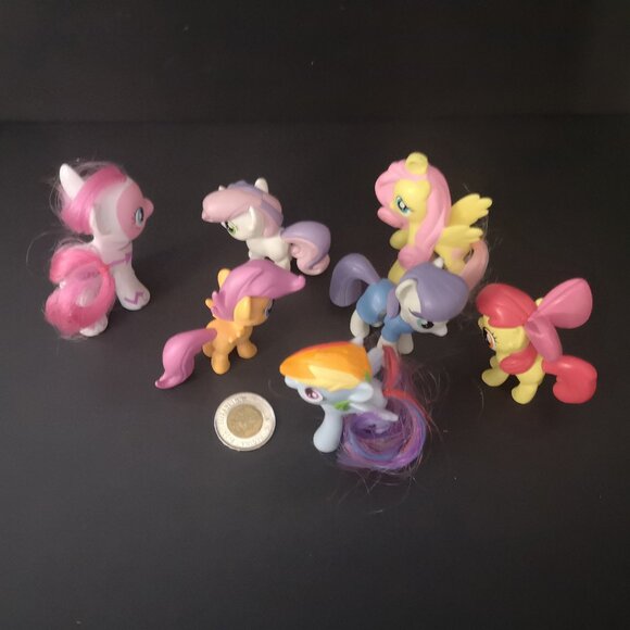 A Collection of 7 My Little Pony Figurines Approximate 2" to 3" Tall - Picture 3 of 12